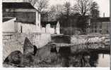 MILLY LA FORET 91 Essonne Le Pont Du Chateau En Date De 1951 Avec Timbre Recto Carte Dentelée - Milly La Foret