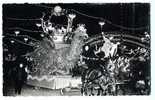 Cpsm CARNAVAL DE NICE 1955 Le Char Du Folklore Tiré Par Chevaux- Constr SIDRO - Ed Mar - Animation Lumineuse De Nuit - Carnival