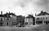 Isle Sur Serein  Yonne 89  Place De La Fontaine 1950***commerces******* - L'Isle Sur Serein