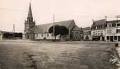 CPSM: Ploemeur (56) L'Eglise Et La Place (Artaud N°2) - Ploemeur