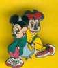 PIN'S Disney Mickey Et Minnie Très Beau - Disney