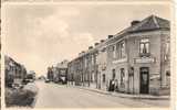 PLOEGSTEERT  :  RUE  D'  ARMENTIERES  AVEC OLDTIMERS , PERSONNES ET UN CAFE ( AU CHATEAU  NONET ) - Komen-Waasten