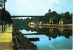 Carte Postale   53. Mayenne  Le Viaduc Et Les Bords De La Mayenne Trés Beau Plan - Mayenne