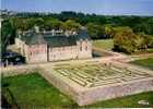 CARROUGES - Vue Aérienne Sur Le Château Et Ses Jardins - Carrouges