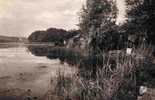 CPA.DENTELLEE .PERONNE .  LES BORDS DE LA SOMME. - Peronne