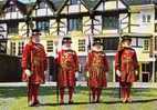 LONDRES - Tower Of LONDON - Yeomen Warders In Ceremonial Dress - Tower Of London