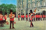 London. Changin The Guard Ceremony At Buckingham - Buckingham Palace