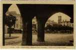 Issoire - Maison Aux Arcades - Place De La République   -   962 - Issoire