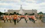 LONDON - Victoria Memorial - Buckingham Palace And Guards - 1955 - Buckingham Palace