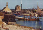 Camaret Le Sillon Les Vieux Bateaux Devant La Chapelle ... Et La Tour Vauban - Camaret-sur-Mer