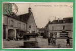 LES AIX D'ANGILLON -- Place De La Halle , Côté Est - Les Aix-d'Angillon