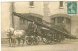 CARTE PHOTO DE POMPIER SUR VEHICULE - Pompieri