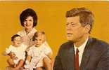 PRESIDENT JOHN F. KENNEDY AND FAMILY...MRS FACQUELINE KENNEDY WITH THEIR CHIDREN,CAROLINE AND JOHN JR. - Présidents