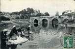 18 - CHER - CULAN - LE VIEUX PONT - LAVEUSE - LAVANDIERE Dans La RIVIERE - Culan