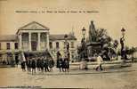 ISSOUDUN - Le Palais De Justice Et Statue De La République, Très Animé Beau Plan - Issoudun