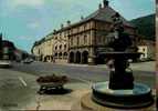 CPSM. RAON L´ETAPE. RUE JULES FERRY. LA MAIRIE ET FONTAINE DE L´ENFANT AU CYGNE - Raon L'Etape