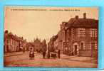 B - 44 - SAINT JULIEN DE VOUVANTES - La Grande Place, L'église Et La Mairie - Saint Julien De Vouvantes