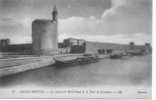 CPA - 30 - AIGUES - MORTES - LES REMPARTS NORD - OUEST ET LA TOUR DE CONSTANCE . - Aigues-Mortes