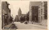 LIBRAMONT  :  MAISON  COMMUNALE  ET  EGLISE   -   AVEC  OLDTIMER - Libramont-Chevigny