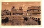 02 - Hirson  - Place Du Marché - CPA Sépia Des Années 30 . Bon état . - Hirson