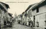 CPA 51 : SAINTE MENEHOULD  Rue Basse Du Chateau Trés Animée    A VOIR !!!!!! - Sainte-Menehould