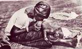 AFRIQUE NIGER Bébé Recevant Un Lavement - Níger