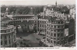 LONDON : Admiralty Arch With The Mall Leading To Buckingham Palace - Buckingham Palace