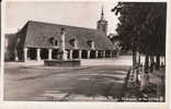 Fère En Tardenois   -   Le Monument Et Les Halles - Fere En Tardenois