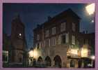 FIGEAC - La Place Et L´Eglise Saint-Sauveur Vues De Nuit - RENAULT 16 - Figeac