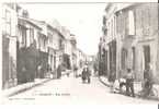 17 - SAUJON  -  Rue Carnot  -  Animée  - à Droite école Communale De Filles - Saujon