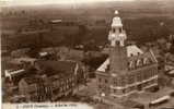 ROYE   (Somme)   -   Hôtel De Ville     (Carte Marron Ayant Voyagé En 1933, Vue Aérienne) - Roye