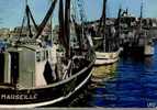 CPSM. MARSEILLE. UN COIN DU VIEUX PORT ET NOTRE DAME DE LA GARDE. BATEAUX DE PECHE. DATEE 1963. DENTELLEE - Pêche