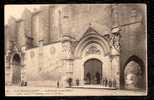 CPA ANCIENNE- FRANCE- CASTELNAUDARY (11)- CATHEDRALE St. MICHEL- PASSAGE SOUS LE CLOCHER- L'ENTRÉE AVEC ANIMATION - Castelnaudary