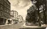 CP 92 MONTROUGE L'avenue De La République Et Le Carrefour De L'horloge (citroen,charcuterie H.COQUET,café Du Cinéma) - Montrouge