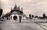 CPSM. LE BLANC-MESNIL. CARREFOUR BARBUSSE. AGENT DE POLICE POUR LA CIRCULATION. 1957. - Le Blanc-Mesnil