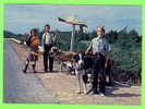 GASPÉ NORD,QUÉBEC - ENFANTS AVEC ATTELAGE DE CHIENS VENDANT PETITS BATEAUX - DOG CART - H.V. HENDERSON - - Gaspé