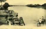 HAUTE- GUINEE . KANKAN .SUR LE BORD DU MILO BARQUES. CHALANDS AU DEPART . - French Guinea