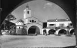 83. LES CALANQUES DES ISSAMBRES.LA PLACE DU VILLAGE ET LA CITADELLE.45.80. - Les Issambres