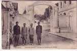 CAMBODGE , Phnom Penh , Edit DIEULEFILS N° , Groupe De Gardiens Du Palais - Cambodge