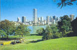 AUSTRALIA : 1981 : Post.Stat. : BRISBANE,SKYLINE,SKYSCRAPERS,ROADROLLER,ROAD-CONSTRUCTION, - Postwaardestukken