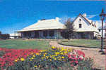 AUSTRALIA : 1981 : Post.Stat. : ARCHITECTURE,HOUSE,FLOWERS,HORTICULTURE,LAMP-POST, - Postwaardestukken