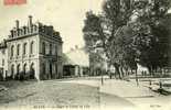 33 . BLAYE . LE COURS ET L'HOTEL DE VILLE . - Blaye