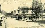 33 . PESSAC .  LA  PLACE ET LA ROUTE NATIONALE  AVEC   LE  TRAMWAY . - Pessac