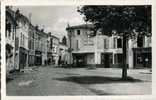 17 - SURGERES - CAFE HOTEL RESTAURANT < ANGLE RUE VICTOR HUGO Et RUE GAMBETTA - Surgères