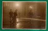 FIREMEN - WHILE LONDON SLEEPS - PICADILLY AT 2 A.m. - REAL PHOTO TAKEN BY HUDGES - UNUSED POSTCARD - Firemen