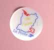 Pin's Porcelaine, La Poste, 53 Mayenne, "on L'aime!" - Correo