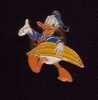 Pin's Disney, Donald Avec Une Banane - Disney