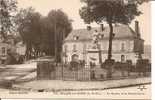 SELLES SUR CHER...LE SQUARE ET LA  GENDARMERIE - Selles Sur Cher