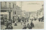 F 663 / CPA   BELGIQUE      BONSECOURS  LA GRANDE RUE PRISE DE L'EGLISE - Péruwelz