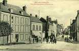 61 . MOULINS LA- MARCHE LA GRANDE- RUE  , PLACE DE LA GENDARMERIE ET HOTEL DE LORNE .(  GENDARMERIE NATIONALE ) - Moulins La Marche